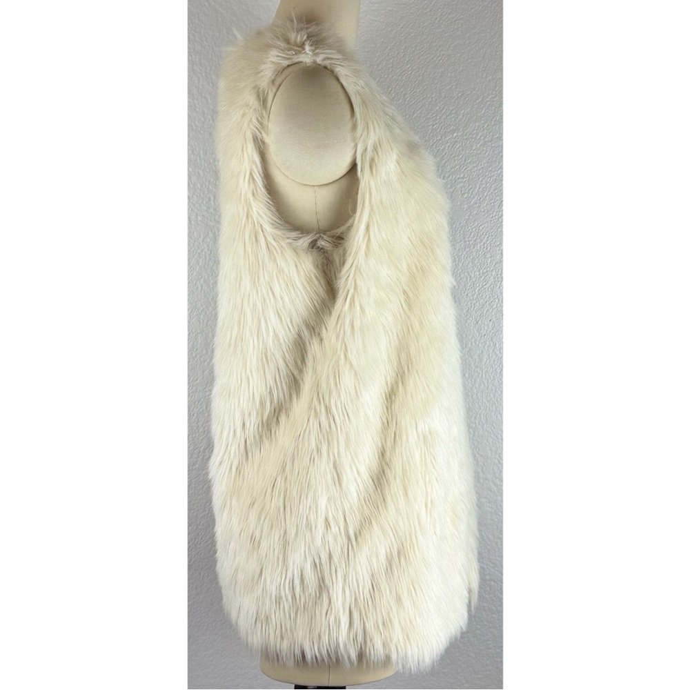 BB Dakota Cream Faux Fur Vest, size Medium - Picture 4 of 12